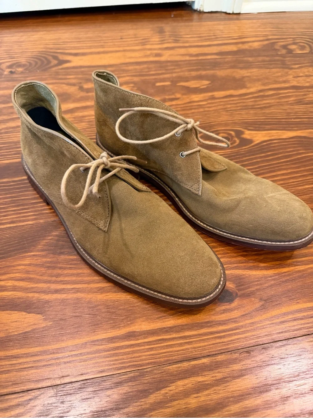 Banana Republic Norman Suede Ortholite Chukka Boots